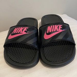 💗 SOLD Nike Slides